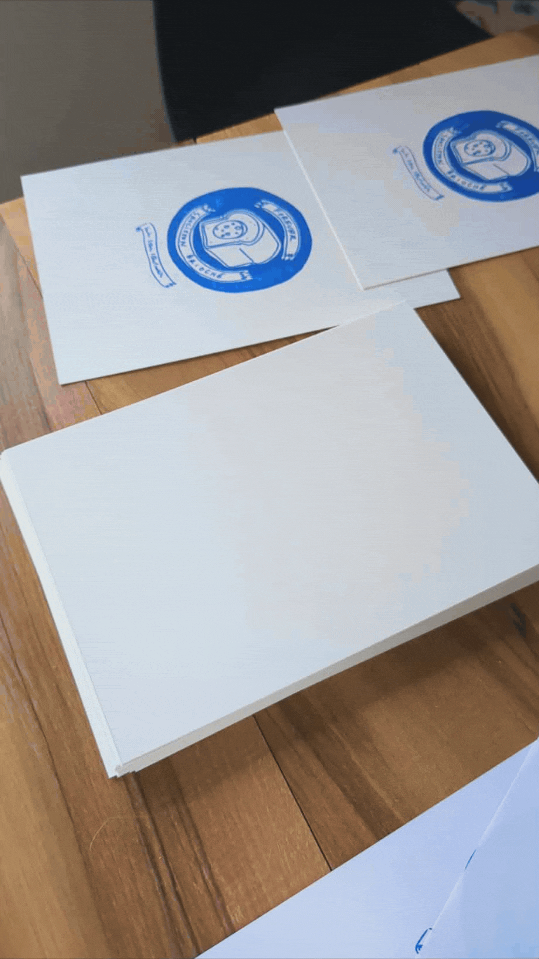 Petite Linogravure “ Forever Saucisson Brioché”, encre bleue